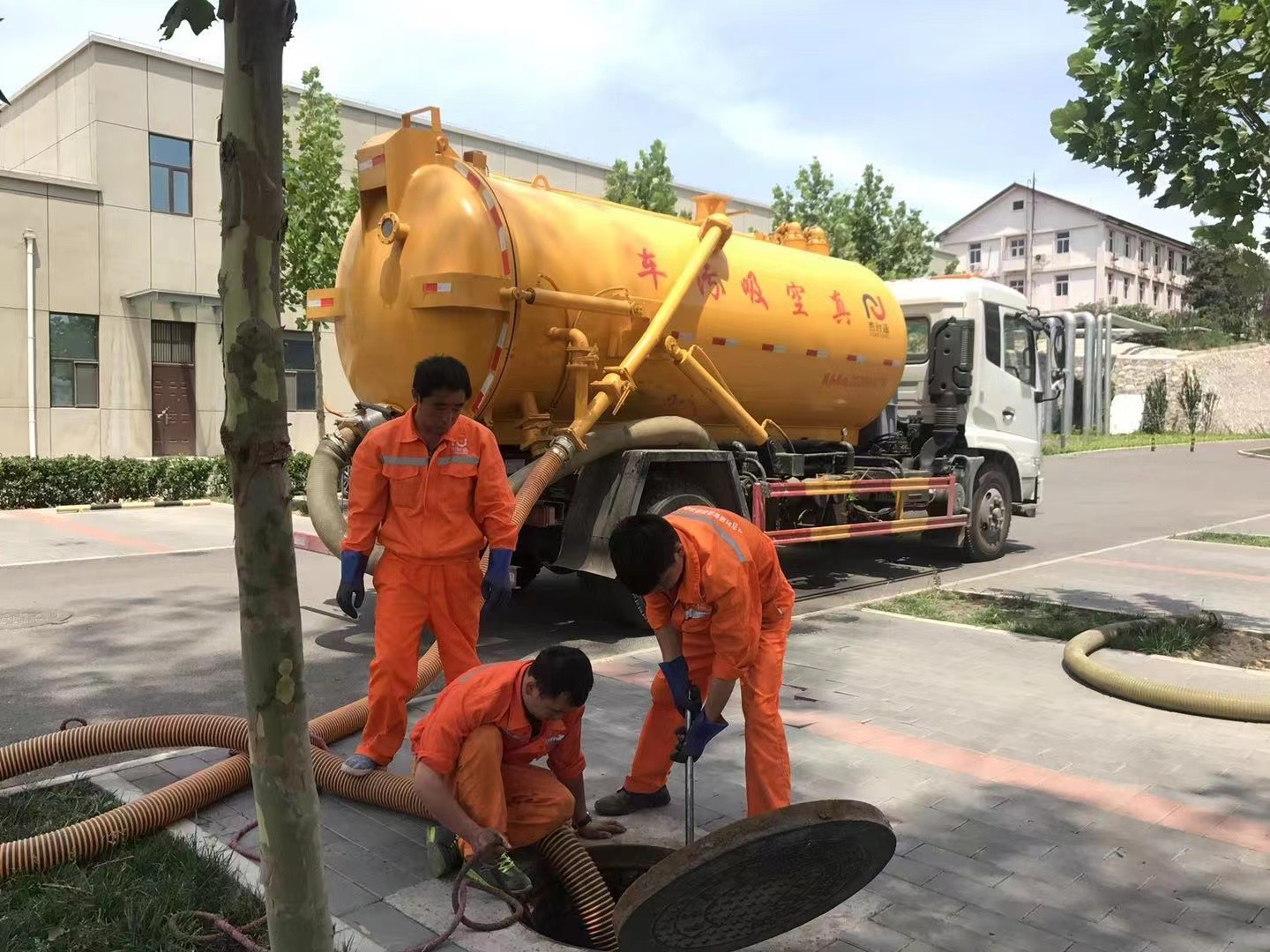 建宁化粪池清理与5-8吨吸粪车施工效率分析